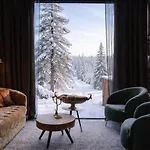 Aura Arctic - Grand Panoramic & Grand Hideaway 호텔 사리셀카