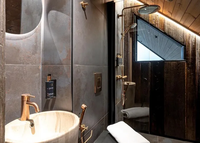 Aura Arctic - Grand Panoramic & Grand Hideaway ホテル サーリセルカ